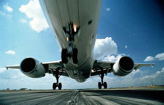 Airbus A 320 landing