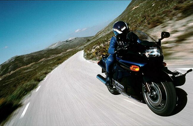 Kawasaki ZZR 1100 in Spain stop